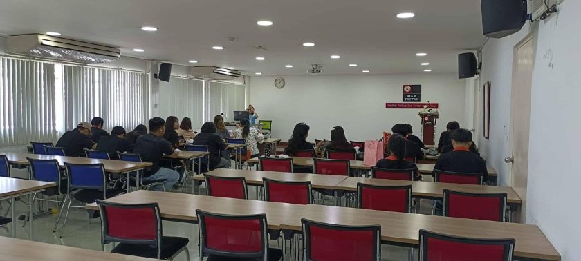 สาขาวิชาออกแบบผลิตภัณฑ์ คณะศิลปกรรมศาสตร์ มทร.ธัญบุรี นำนักศึกษาเข้าศึกษาดูงานกระบวนการผลิตบรรจุภัณฑ์ครบวงจร ณ บริษัทสยามทบพันแพคเกจจิ้ง จำกัด เมื่อวันที่ 3 ตุลาคม 2568