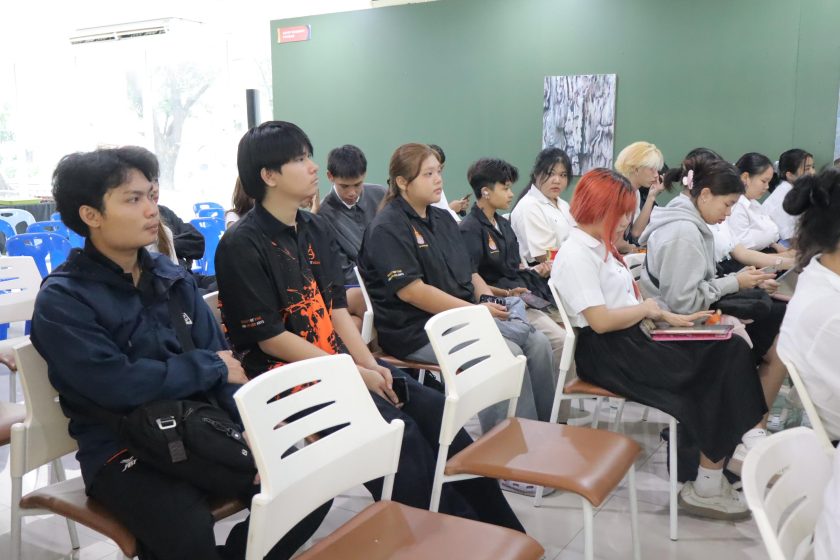 สาขาวิชานวัตกรรมการออกแบบผลิตภัณฑ์ร่วมสมัย ภาควิชาศิลปะการออกแบบและเทคโนโลยี คณะศิลปกรรมศาสตร์ มหาวิทยาลัยเทคโนโลยีราชมงคลธัญบุรี จัดกิจกรรมสัมมนาในหัวข้อ “ART CRAFT & FASHION: