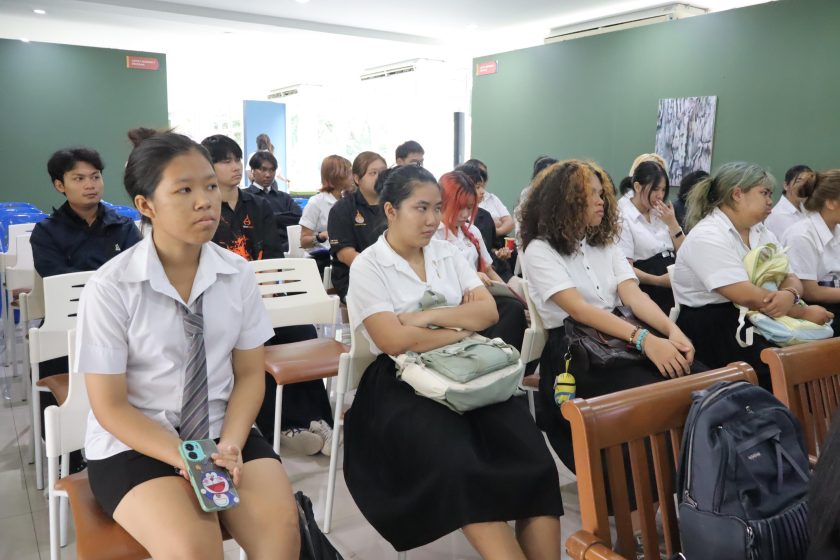 สาขาวิชานวัตกรรมการออกแบบผลิตภัณฑ์ร่วมสมัย ภาควิชาศิลปะการออกแบบและเทคโนโลยี คณะศิลปกรรมศาสตร์ มหาวิทยาลัยเทคโนโลยีราชมงคลธัญบุรี จัดกิจกรรมสัมมนาในหัวข้อ “ART CRAFT & FASHION: